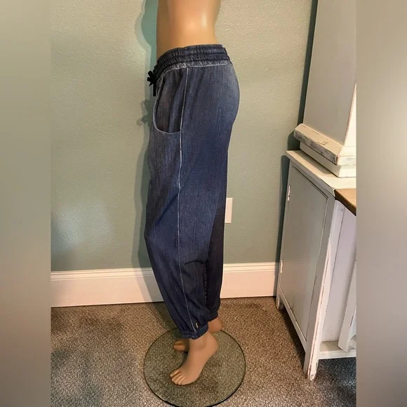 LUCY Indigo Do Everything Light Blue Denim Print Jogger - Picture 10 of 16